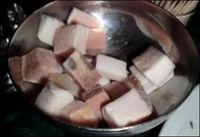 Le plat islandais "Súrsaðir hrútspungar" a pour base principale (photo présentée non représentative)...