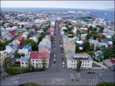 Reykjavik et son agglomération a une population d'environ...