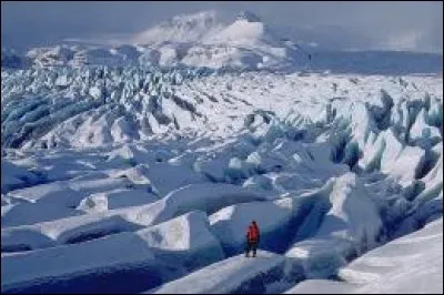 Ce glacier islandais, l'un des plus grand d'Europe, est presque aussi grand que la Corse...