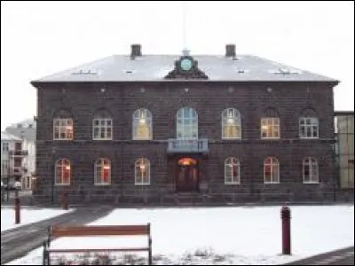 L'Althing, le parlement islandais, est le plus ancien du monde. Il existe depuis l'an...