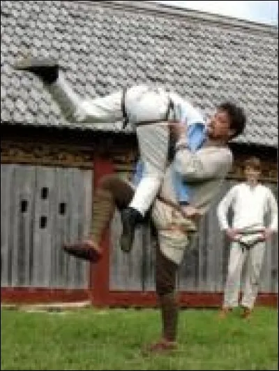 Cette lutte, apportée par les Vikings norvégiens, est l'un des sports nationaux du pays.