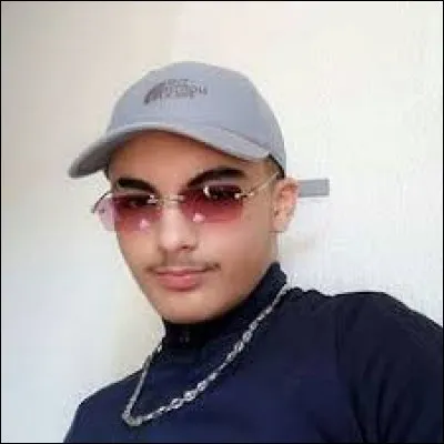 Comment s'appelle son petit frère ? (YK)