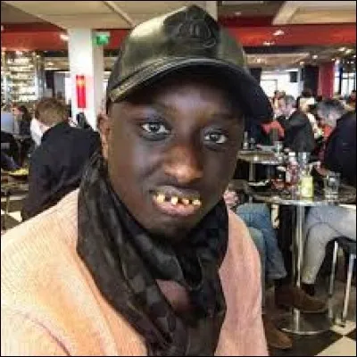 En 2010 il intègre l'équipe du...