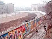 Le mur de Berlin construit  partir du 12 aout 1961, est finalement tomb en 1989. Mais quel jour ?