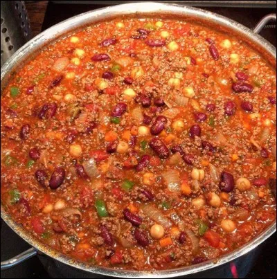 Retrouvez l'état d'origine du célèbre "Chili con carne", qui n'est pas à base de carne de chien, mais du "piment" à la viande ! Alors ?