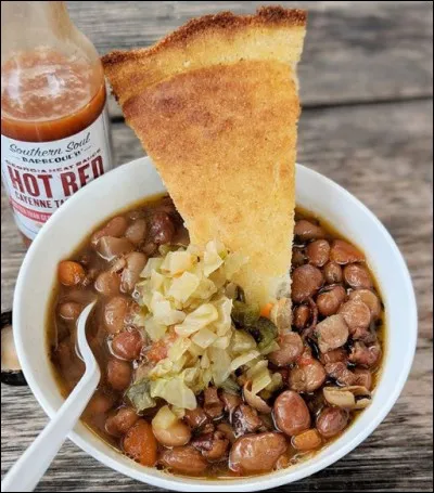 Cette soupe à base de haricot est très connue dans son pays, et porte le nom d'une chaîne de montagne locale. Laquelle ?