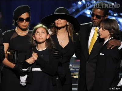 Quelle star a dit de lui après sa mort : "Je suis bouleversé par cette nouvelle inattendue. C'était un showman accompli et son héritage marquera le monde entier. Je viens de perdre mon petit frère, et une partie de mon âme s'en est allée avec lui" ?