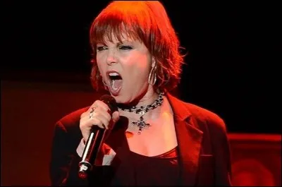 ''Fire and Ice'' est un titre de Pat Benatar. Quel territoire peut être surnommé ''pays de feu et de glace'' ?