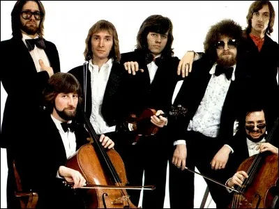 ''Hold on Tight'' est une chanson d'Electric Light Orchestra. De quelle ville du centre-ouest de l'Angleterre est originaire ce groupe ?