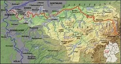 En 1922/23, l'Allemagne continue de s'enfoncer dans la misère à cause d'une hyperinflation (le prix du pain passe de 160 marks à un milliard en quelques semaines) et le gouvernement de Weimar n'arrive plus à payer les Alliés, ce qui était une des conditions écrites dans le fameux Diktat (surnom donné au traité de Versailles par les Allemands) ; en conséquence, de quoi les Alliés s'emparent-ils ?