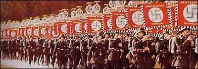 En août 1919 est mise en place la république de Weimar pour stopper les méthodes brutales du Kaiser et de ses généraux. Eckart juge que cette république est dirigée par les Juifs et les libéraux et veut que son parti le renverse. Il recherche un homme pouvant s'adresser au peuple, un Messie. En 1918, sous quelle forme Eckart avait-il décrit cet élu dont la nation allemande avait besoin ?