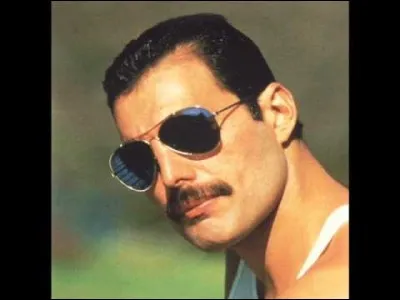 Quel est le nom du premier album solo de Freddie, sorti en 1985 ?