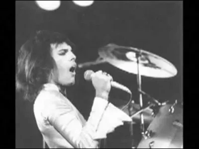 Arrivé en Angleterre, il intègre le groupe Ibex. Comment sera rebaptisé ce groupe en 1969 ?