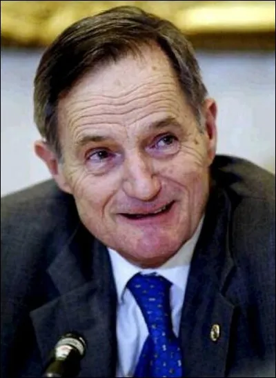 Industriel, dirigeant du groupe sidérurgique Usinor-Sacilor, puis ministre de l'Économie de 2002 à 2004 dans deux gouvernements Raffarin :