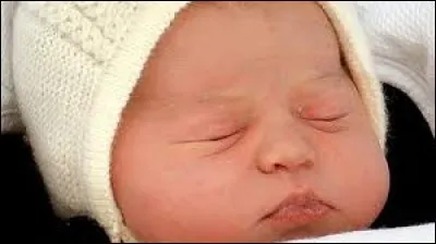 Je suis une (très jeune) enfant. Née en 2015, mon troisième prénom est celui de ma défunte grand-mère. Certains disent que mon père me surnomme "Mignonnette".
Qui suis-je ?