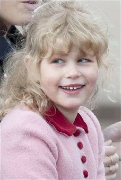 Je suis une jeune fille. Je suis née prématurée en 2003. Je fus demoiselle d'honneur au mariage de mon cousin, William, et pour celui de ma cousine, Eugenie. 
Qui suis-je ?