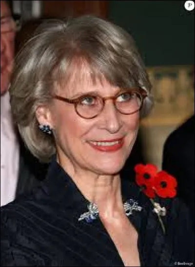 Je suis une femme. Je suis née au Danemark mais je me suis mariée en Angleterre. J'ai un fils et deux filles. Mon mari est actuellement 27e dans la ligne de succession au trône.
Qui suis-je ?