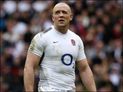 Je suis un homme. Je suis le seul membre de la famille à pouvoir dire que je suis champion du monde. J'ai comme deuxième prénom James.
Qui suis-je ?