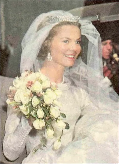 Je suis une femme. Je me suis mariée en la cathédrale d'York en 1961. J'ai trois enfants et je me suis convertie au catholicisme.
Qui suis-je ?