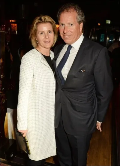 Je suis un homme. J'ai épousé la fille du comte de Harrington avec qui j'ai deux enfants. En 2017, je suis devenu comte.
Qui suis-je ?