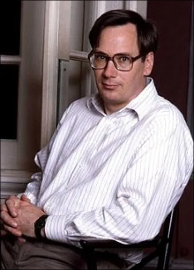 Je suis un homme. Architecte de formation, je ne dois ma position qu'à la mort de mon frère aîné en 1972.
Qui suis-je ?