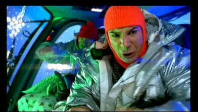 Qui chante "Fous ta cagoule" ?