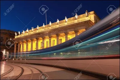 "Starsky et Hutch" est un long-métrage adapté d'une série télévisée.