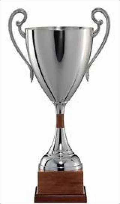 Quelle équipe est, au Grand Prix de Monaco, en tête du championnat du monde constructeur ?