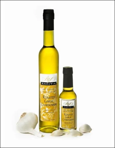 Quel vin de liqueur charentaise se consomme très frais à l'apéritif ?