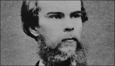 Sur quel poète, qui était son amant, Verlaine a-t-il tiré deux coups de feu, le blessant légèrement ?