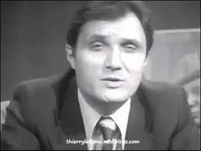 Qui était le présentateur et producteur de l'émission « Les dossiers de l'écran » ?