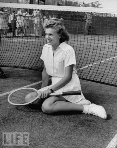 Joueuse de tennis américaine qui a remporté remporté dix-sept titres du Grand Chelem entre 1951 et 1957 :