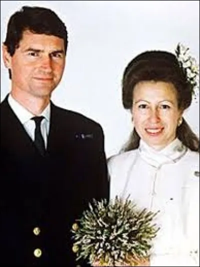 Parmi les enfants de la reine cités, lequel divorça en 1992 ?