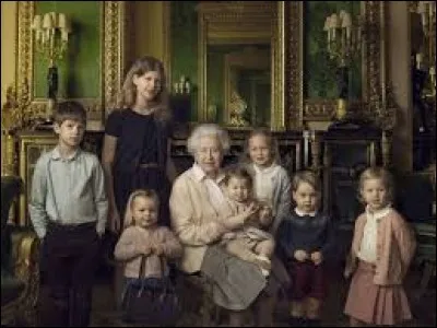 En 2010, la reine devint arrière-grand-mère pour la première fois. Quel est le prénom de la fille aînée de Peter Phillips ?