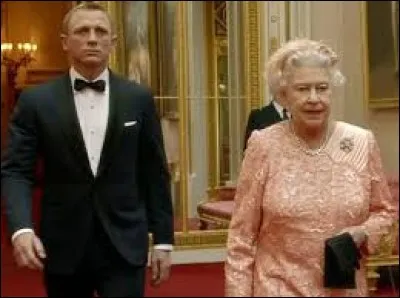 En 2012, la reine célébra son jubilé de diamant. Une compétition sportive majeure fut, cette année-là, organisée par l'Angleterre. Laquelle ?