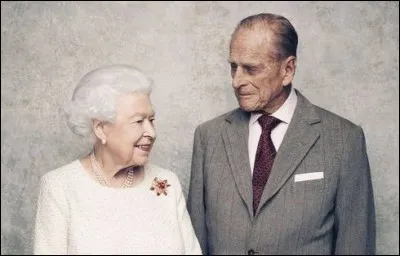 En 2017, la reine et le duc d'Edimbourg célébrèrent leur anniversaire de mariage. Lequel ?