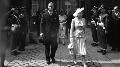 Au mois de mai 1948, elle effectua avec son époux un voyage à l'étranger. Où eut-il lieu ?