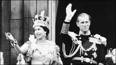 Quel jour fut-elle sacrée en l'abbaye de Westminster ?