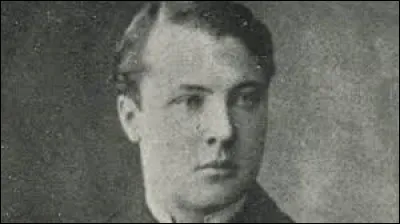 Cet écrivain a été le lecteur français de l'impératrice d'Allemagne, Augusta, et a écrit "l'Imitation de Notre-Dame la lune". Il a pour nom...