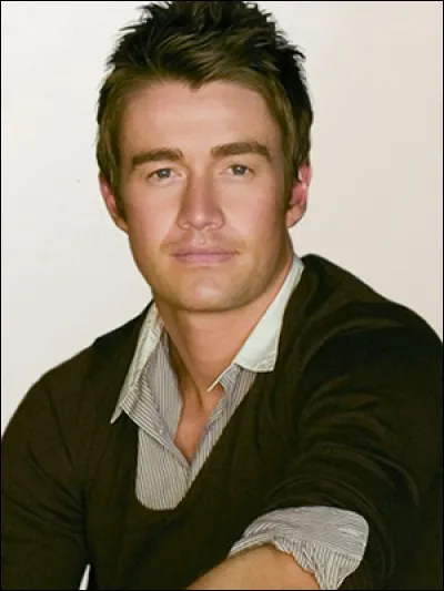 Quel est le métier de Clay ?