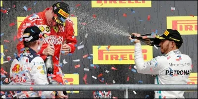Comment et où est née la tradition de la douche au champagne en Grand Prix ?