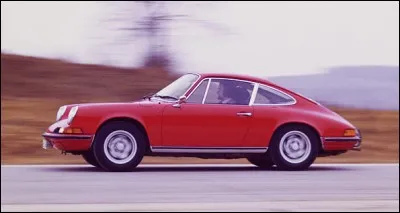 Pourquoi la première Porsche de la série 900 s'appelle 911 plutôt que 901 ?