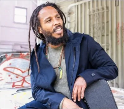 Quel est le prénom de son fils le plus connu également chanteur ?