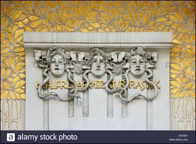 Dans la mythologie grecque, laquelle des trois Gorgones avait le regard mortel ?