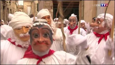 Le carnaval de Limoux est la f&ecirc;te du pays audois qui se d&eacute;roule durant plus de dix semaines. Quelle est sa particularit&eacute; ?