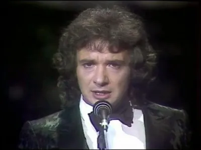 ''Les Lacs du Connemara'' est un incontournable de Michel Sardou. Quelle ville dont le nom est cité dans la chanson, est la capitale du comté de l'ouest de l'Irlande où se trouve le Connemara ?