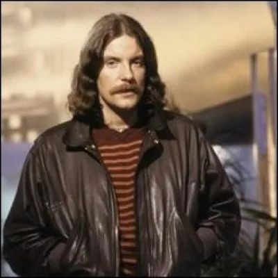 ''Carte postale'' est un titre de Francis Cabrel. Quelle carte postale présente une île française métropolitaine ?