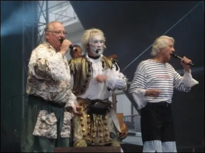 ''Après sept années de guerre, sept années de bâtiment
Je reviens de Grande Terre, je reviens à --------''

Complétez ces paroles de ''Guerre, guerre, vente vent'' de Tri Yann avec le nom de la ville où sont basés les commandos marine de l'armée française.