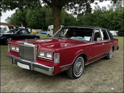 Quel est son constructeur ?