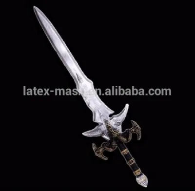 Quel est le nom de l'épée d'Orochimaru ?